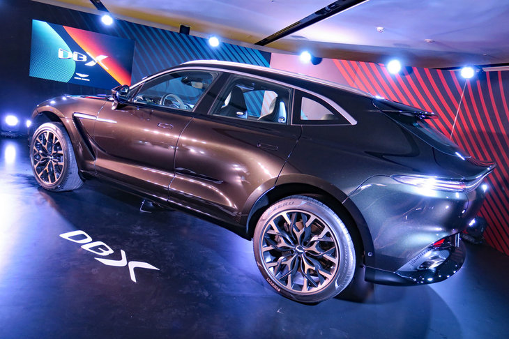 アストンマーティンDBX（エクステリア）