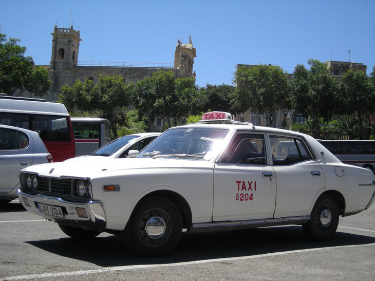 イタリアの隣国のひとつであるマルタ共和国は日本の中古タクシー天国である。2008年撮影。