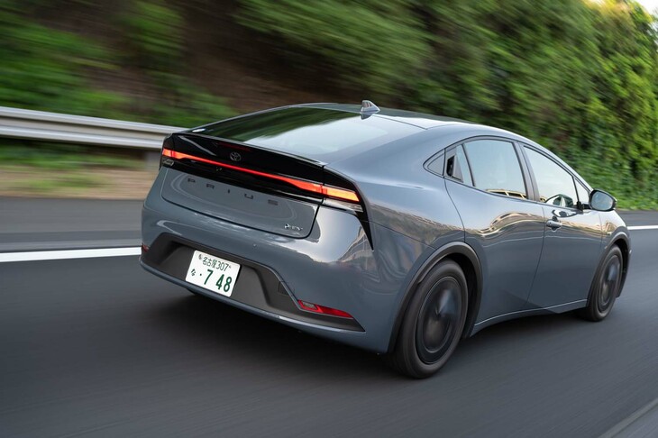 ボディーカラーは今回の試乗車の「アッシュ」を含めた全5種類。「プラチナホワイトパールマイカ」と「エモーショナルレッドII」は月額料金に上乗せされるオプション。