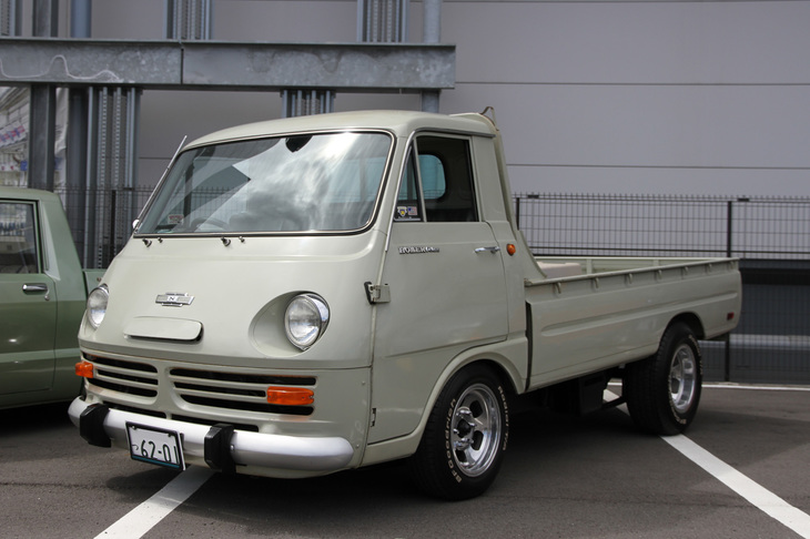 「日産プリンス・ホーマー」。ホーマーは日産と合併する前、プリンス時代の1964年に誕生した小型キャブオーバートラック。これはエンジンが日産製のR型1.6リッターに換装された68年以降のモデル。