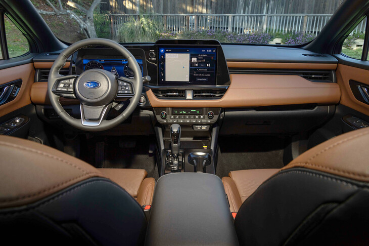 インテリアでは、12.1インチの大型センターディスプレイを搭載。昨今のスバル車は、11.6インチのディスプレイをダッシュボード中央に“縦置き”していたが、次世代のモデルでは、こちらのスタイルが主流になるのかも。