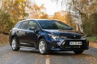 ハイブリッドワゴンの「スウェイス」。ハイブリッドシステムを搭載した「トヨタ・カローラ ツーリング」のOEM車である。