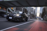 今回は市街地からワインディングロードまで約370kmの道のりを試乗。燃費は満タン法で10.5km/リッター、車載の燃費計で11.5km/リッターを記録した。