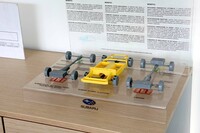 「シンメトリカルAWD＋水平対向エンジン」と「スバルグローバルプラットフォーム」、そして「e-BOXER」を顧客に説明するための模型。