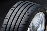 2018年6月1日に発表されたブリヂストンの「POTENZA S007A」。多くのハイパフォーマンスカーに純正装着される「POTENZA S001」の後継モデルとなる、プレミアムスポーツタイヤだ。