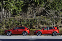 新型（左）ではAピラーの位置を従来比で約35mm後退させ、フロントアクスルとAピラーの位置関係を適正化させた。