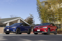 初期導入モデルの「ローンチエディション」に続いて導入されたカタログモデルの「ID.4ライト」（写真左）と「ID.4プロ」。写真はプロを中心にお届けする。