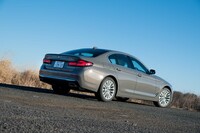 「エディションジョイ＋」では色つきガラスが省かれている。ガラスが素通しのためか、どこか軽快感がある。