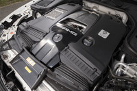 最高出力612ps、最大トルク850Nmを発生する4リッターV8ツインターボエンジン。燃費を向上させる気筒休止システムも備わる。