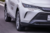 「トヨタ・ハリアー」を用いて225/65R17サイズの「アレンザLX100」と、同サイズの「デューラーH/L850」との比較試走を行った。