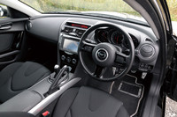 「タイプS」は6MTを搭載した。特別仕様車「SPIRIT R」が登場した2011年11月にカタログから消えた。