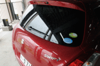 荷室フロアのラゲッジボードを取り外せば、高さのある荷物も収納することができる。写真をクリックするとシートアレンジが見られます。