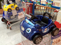 【写真6】クルマ付き買い物カート。