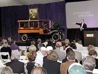 ブルックスのオークション会場での1919年型フォードモデルT「ウッディワゴン」