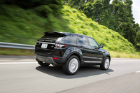 9段ATを搭載した「イヴォーク プレステージ」の燃費は10.6km/リッター。ちなみに6段ATの頃はアイドリングストップ機構が非採用だったこともあり、燃費は9.0km/リッターだった（いずれもJC08モード）。
    