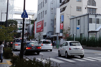 二子玉川駅付近で見かけた「フィアット500」。
    
    