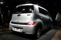 リアの「六連星マーク」。フロントにあるのよりちょっと大きくなっているのがわかるだろうか。エビちゃんは“でかスバル”と表現していました。