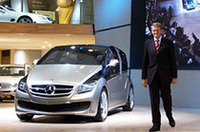 
	研究・技術部門を統括する役員、トマス・ヴェーバー氏は、「F600ハイジェニウス」と名付けられた燃料電池スタディ車で登場。
	 