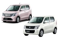 「ワゴンR FZ」（奥）と「ワゴンR FX」（手前）。