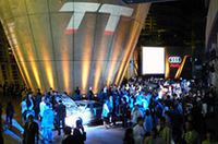 【Movie】夜の巨大美術館で、新型「アウディTTクーペ」初お披露目の画像