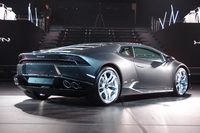 「ウラカン」のリアビュー。日本市場での価格は2970万円。
    