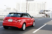 【テスト車のオプション装備】
	オプションカラー（ミサノレッドパールエフェクト）＝5万5000円／コントラストルーフ＝8万円／バイキセノンパッケージ＝15万円／レザーパッケージ＝28万円／MMI 3G Plus＝26万円／BOSEサラウンドサウンドシステム＝15万円／クルーズコントロール＋APS（フロント／リア）＝15万円／10スポークデザインアルミホイール＋215/45R16タイヤ＝12万円／エアコン吹き出し口カラードスリーブ（ハイグロスブラック）＝6万円