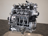 2.5リッター並みの高出力をうたう、新開発の1.6リッター直噴ターボ「MR16DDT」エンジン。2010年秋には「ジューク」に搭載されてデビューする。