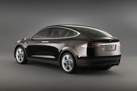 クロスオーバーEV「テスラ・モデルX」登場の画像