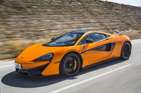 「570Sクーペ」の動力性能は0-100km/h加速が3.2秒で、最高速は328km/h。