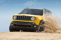 4WDの「レネゲード トレイルホーク」。走行モード切り替え機構「セレクテレイン」が備わる。