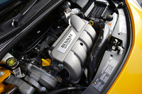 新型「ルーテシア ルノースポール」の直列4気筒ユニット。1998ccの排気量こそ先代モデルと同じだが、吸排気系に大きく手を入れたことで32psのパワーアップをはたした。