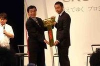 トヨタ「超えてゆくプロジェクト」でクラウン5台プレゼントの画像