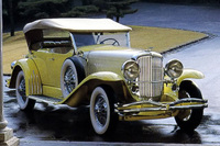 「デューセンバーグ・モデルJ」
    高性能車を作ってレースに参戦していたデューセンバーグ社は、1922年に市販車の「モデルA」を発売する。28年には8気筒DOHCエンジンを搭載した「モデルJ」を発表した。ボディーはコーチビルダーによって架装され、さまざまなタイプが存在する。     