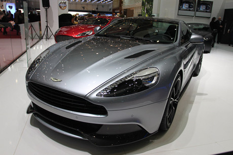 �A�X�g���E�}�[�e�B���́u���s�[�hS�v��x���g���[�̐V�^�u�t���C���O�X�p�[�v�Ȃǂ��ʐ^�ŏЉ��B