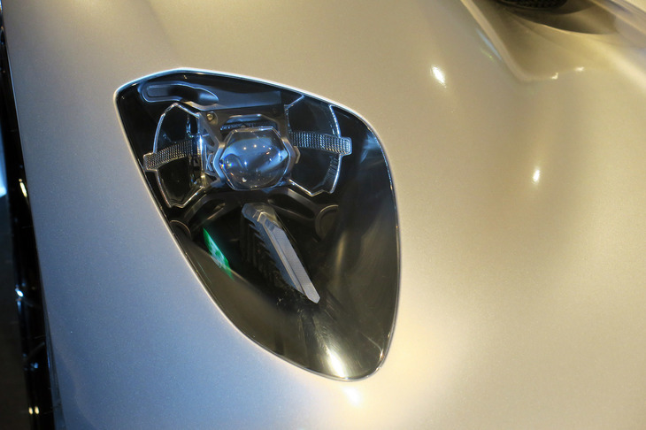 アストンマーティン・ヴァルハラ（ヘッドランプ）