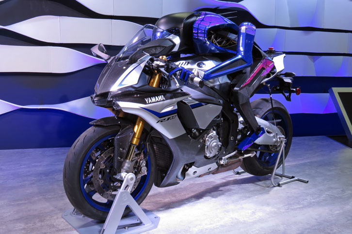 第45回東京モーターショーに展示されている「ヤマハMOTOBOT」。