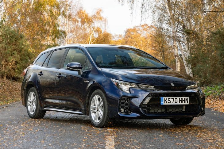 ハイブリッドワゴンの「スウェイス」。ハイブリッドシステムを搭載した「トヨタ・カローラ ツーリング」のOEM車である。