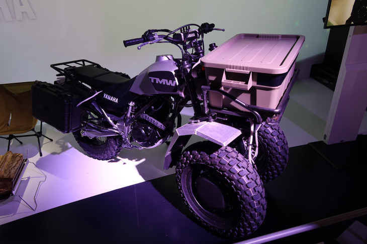 フロント2輪をインホイールモーターで駆動し、リア1輪はエンジンを使って駆動するハイブリッドのスリーホイーラー「TMW」。極めてユニークな開発車両だが、現時点では市販の予定はないとのこと。