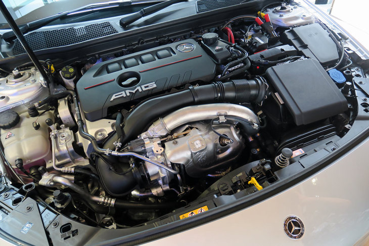 メルセデスAMG A35 4MATIC（エンジン）