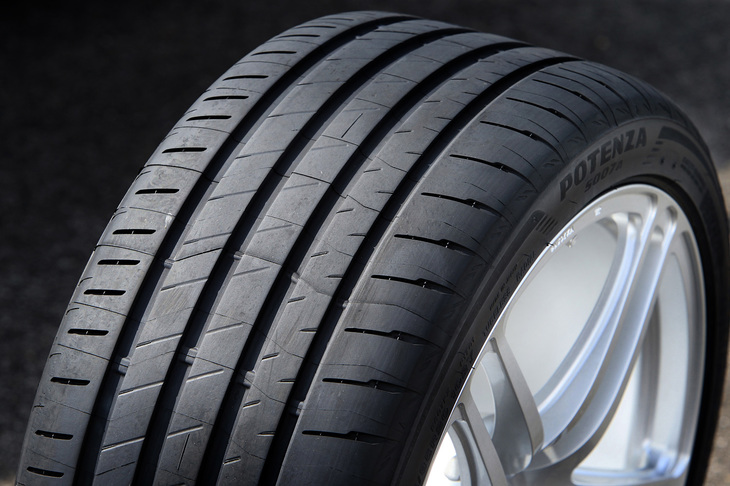 2018年6月1日に発表されたブリヂストンの「POTENZA S007A」。多くのハイパフォーマンスカーに純正装着される「POTENZA S001」の後継モデルとなる、プレミアムスポーツタイヤだ。