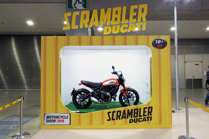東京モーターサイクルショー2019の会場より、ドゥカティの展示ブースの様子。