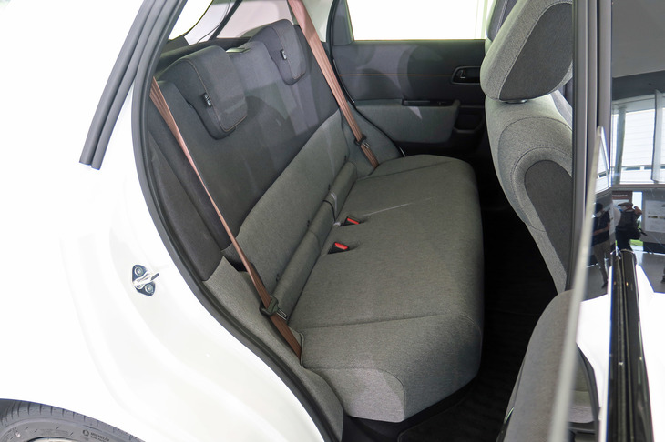 ホンダeアドバンス（リアシート）