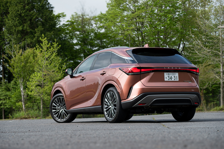 外観の変更はないが、まだデザインの鮮度は十分。サイドとリアにつけられた大きな絞り込みが力強さを醸し出している。