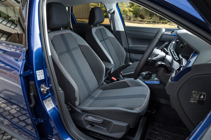 「TSIハイライン」と同じスポーツコンフォートシート。ダッシュボードと同じく、背もたれや座面のラインの色はボディーカラーに応じて変更される。
