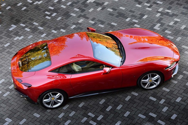 流麗なスタイリングは往年の「250GTベルリネッタ ルッソ」「250GT 2＋2」からインスピレーションを得てデザインされている。