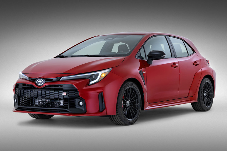 2022年4月1日に世界初公開された「GRカローラ」。最高出力304PSの1.6リッター直3ターボエンジンを搭載する。