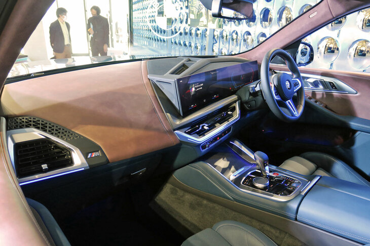 BMW XM（インストゥルメントパネルまわり）