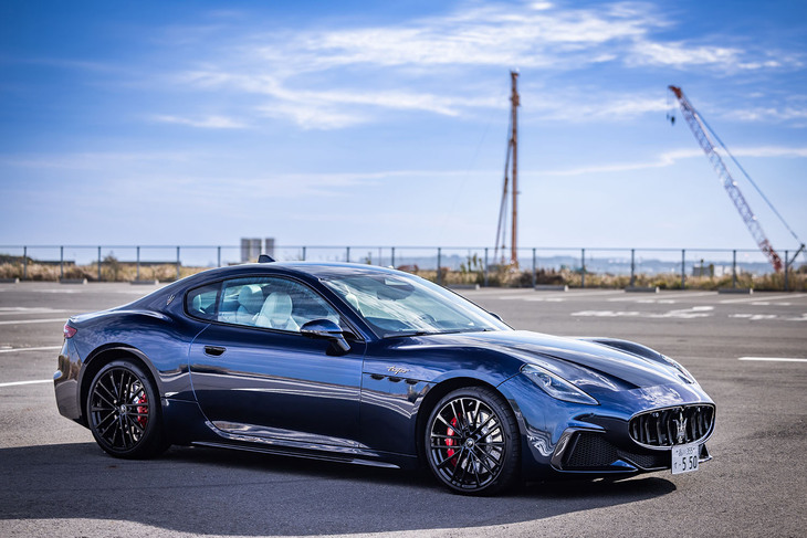 マセラティ・グラントゥーリズモ トロフェオ