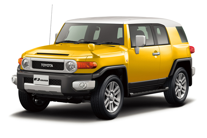 トヨタの個性派SUV「FJクルーザー」。見た目がポップなだけに、写真のイエローのような、はじけた色を選びたい。