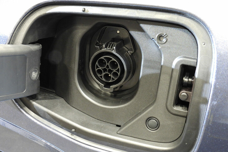 ホンダCR-V e：FCEV（AC普通充電ポート）